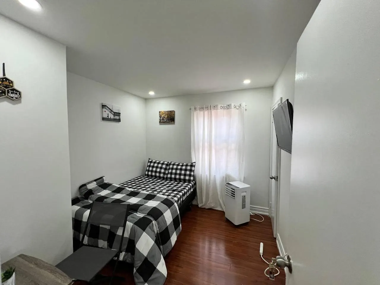 #1 Convvy-Nient Residence! Toronto Canada