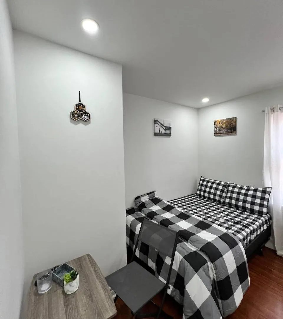 Homestay #1 Convvy-Nient Residence! Toronto Canada
