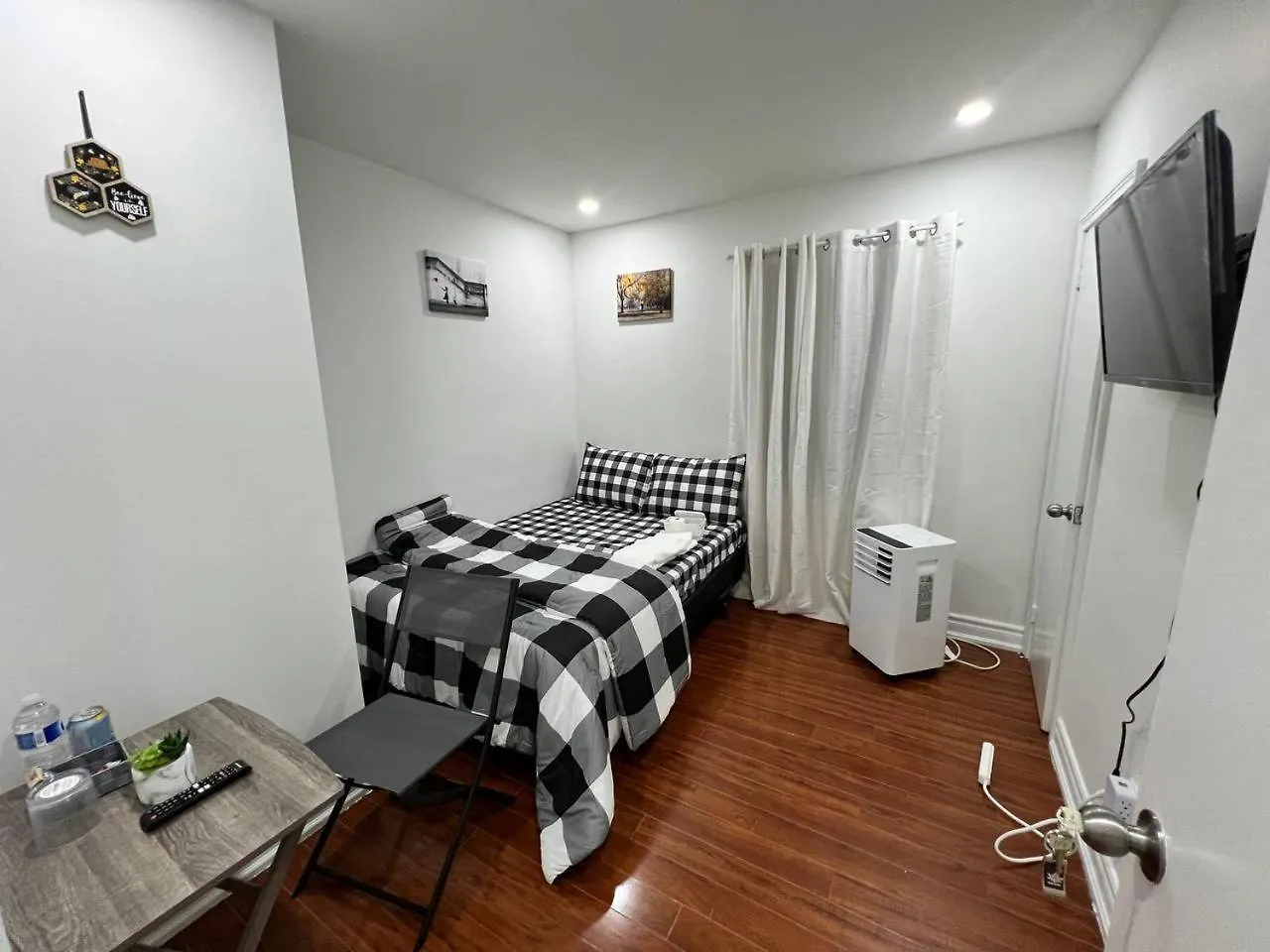 #1 Convvy-Nient Residence! Toronto Canada