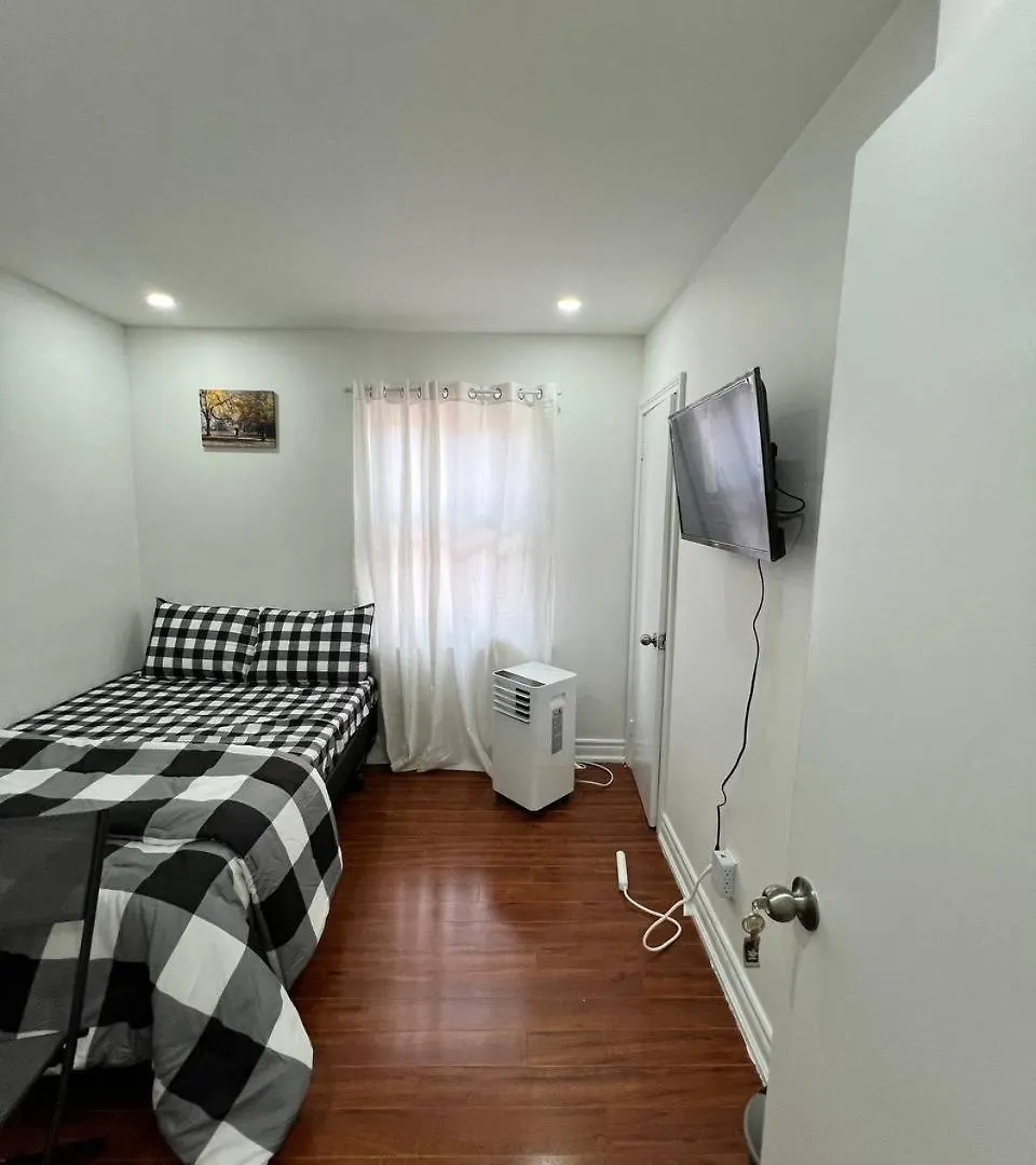 #1 Convvy-Nient Residence! Toronto 0*,  Canada