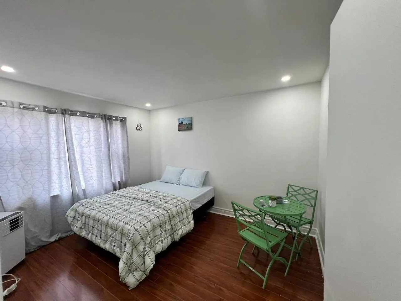 #1 Convvy-Nient Residence! Toronto Canada