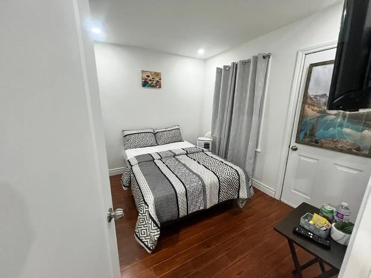 #1 Convvy-Nient Residence! Toronto Canada
